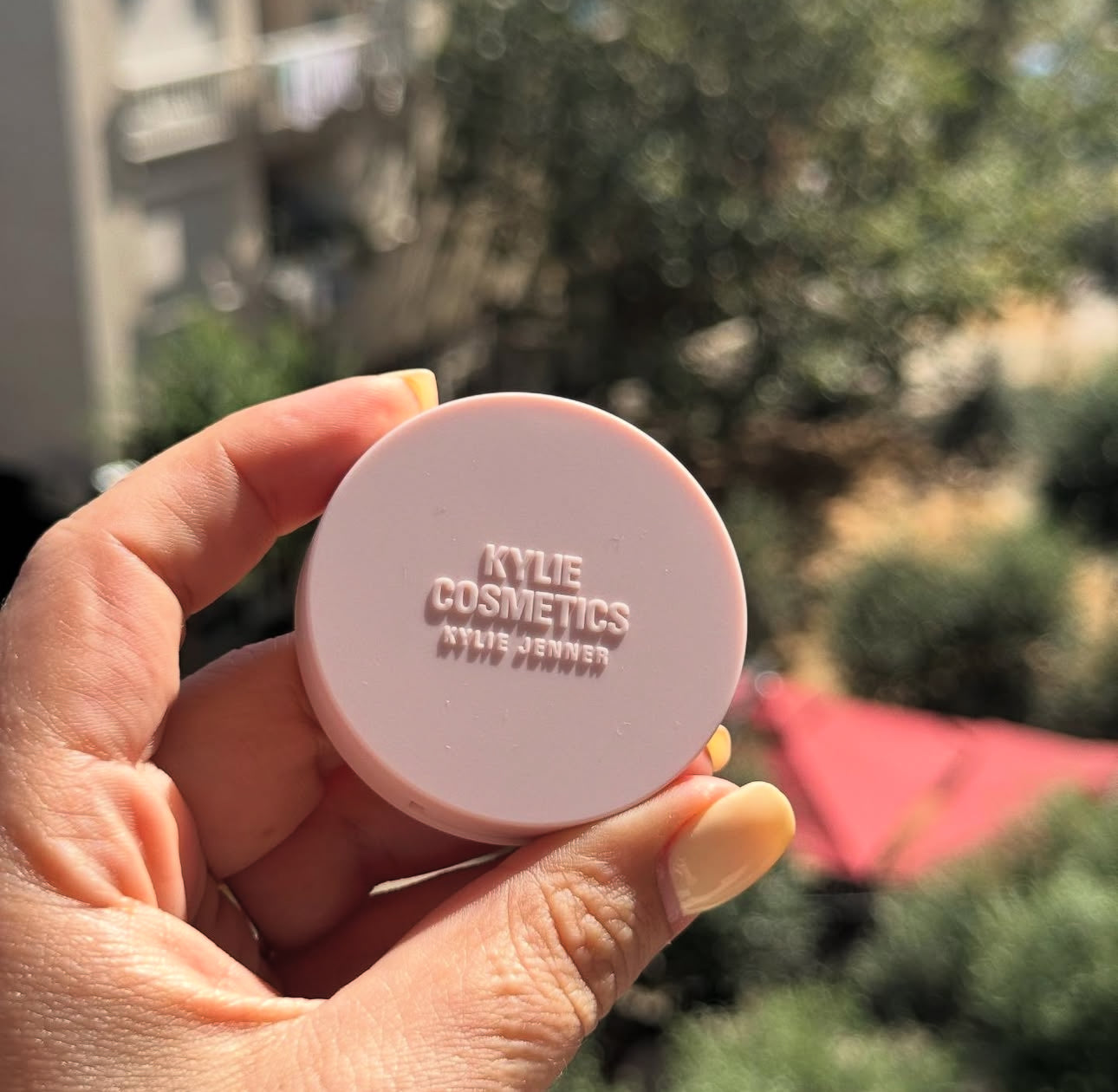 Kylie Jenner
Hybrid Blush Cream & Powder Blush