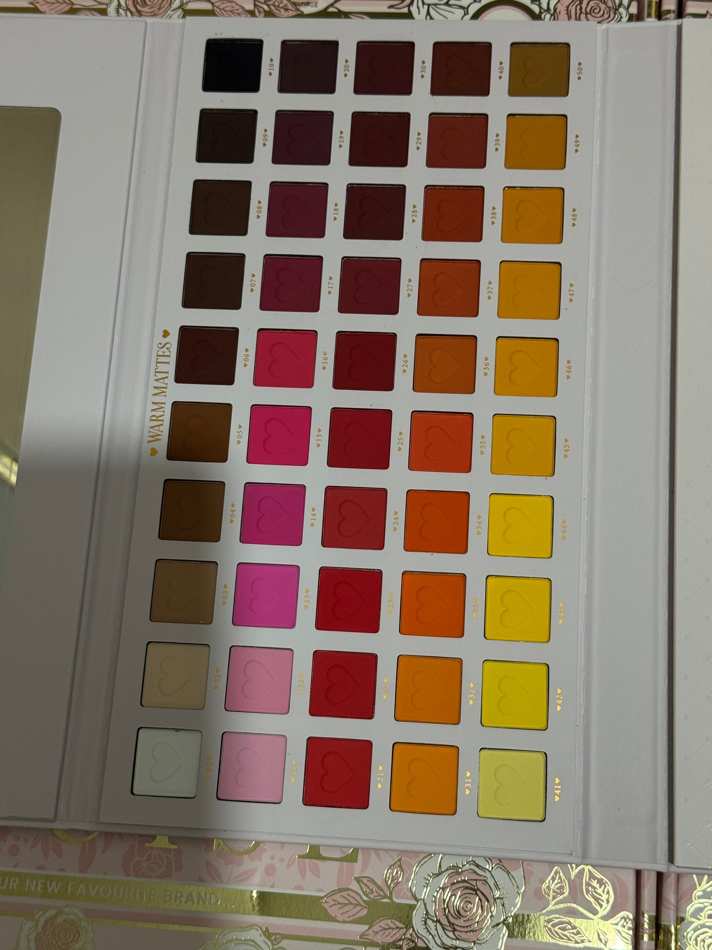 Plouise
The Creative Comeback
150 Pan Rainbow Palette
100 Matte Shades & 50 Shimmer Shades
