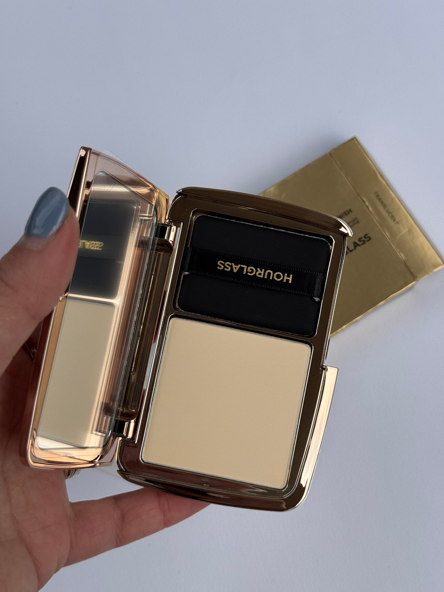 Hourglass
Vanish Airbrush Pressed Powder