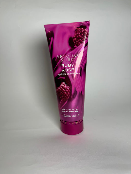 Victoria’s Secret
Ruby Rosé Raspberry & Rose Petals
Fragrance Lotion