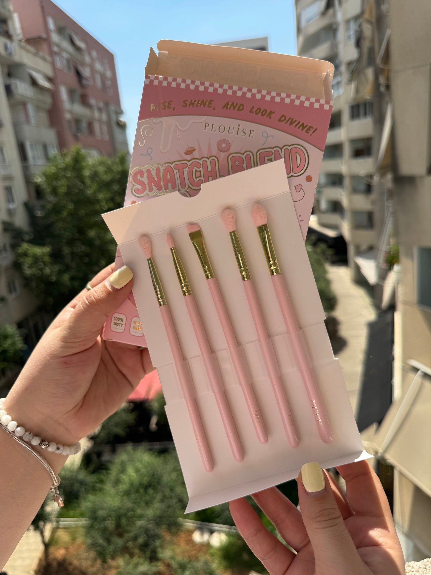 Plouise
Snatch Blend and Pop Brush Set