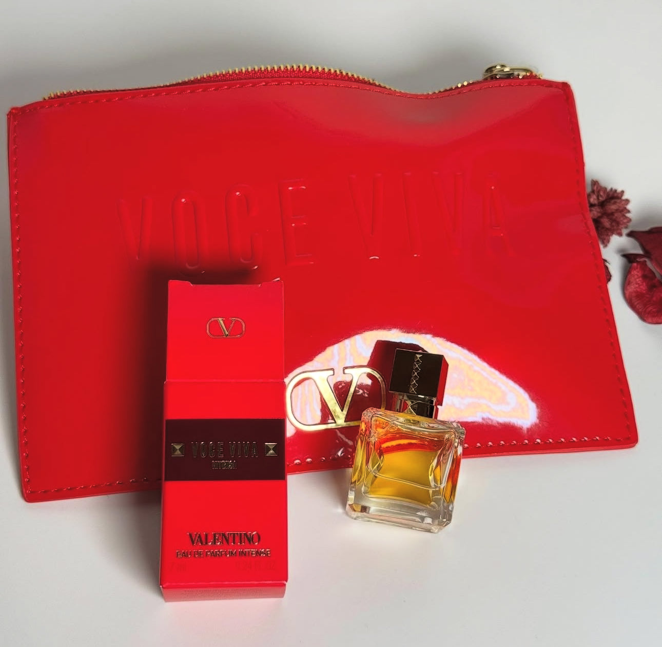 Set
Valentino Voce Viva Makeup Bag
Valentino Voce Viva Intense EDP 7 ml
