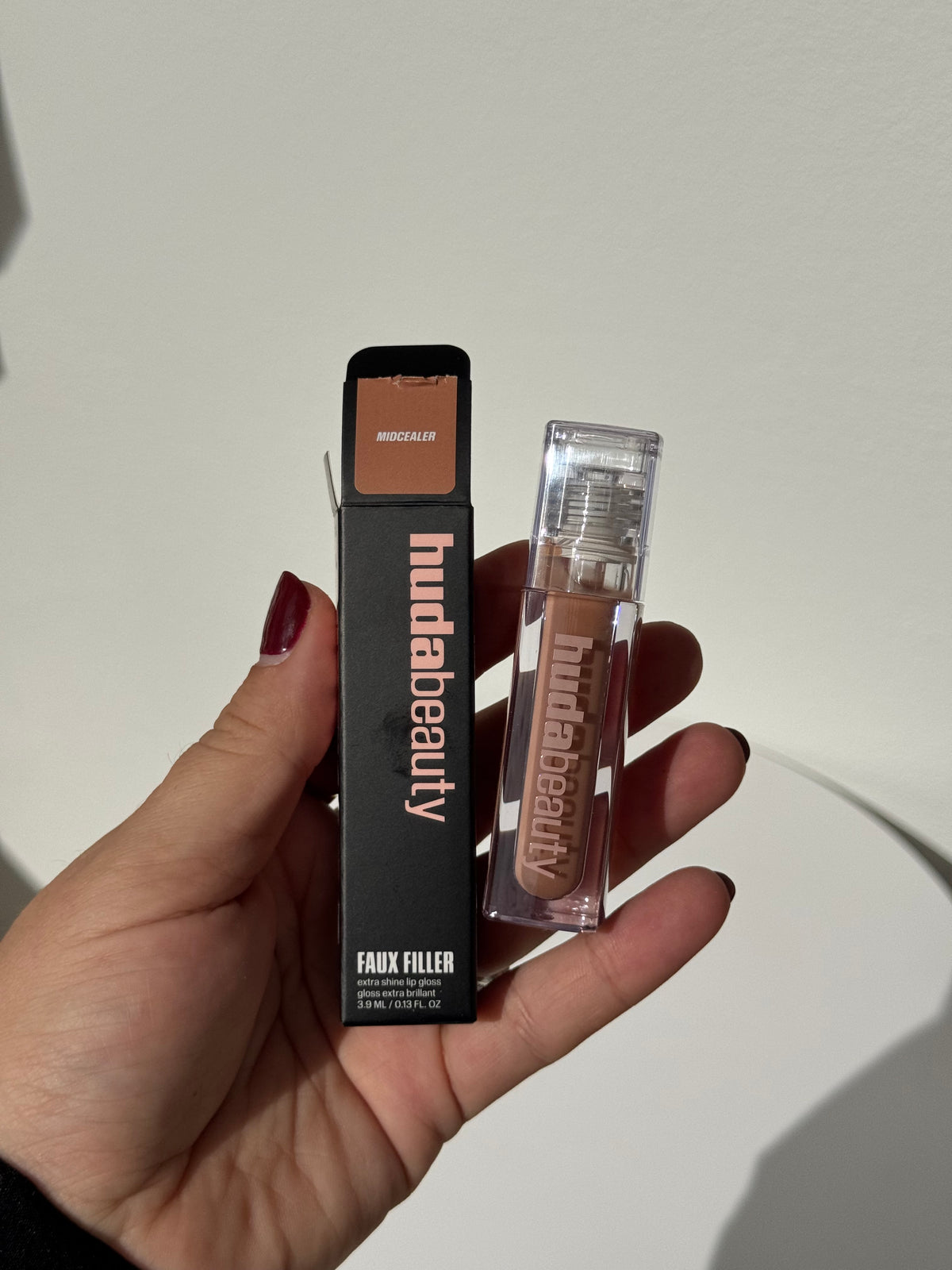 HUDA BEAUTY
Faux Filter Gloss
