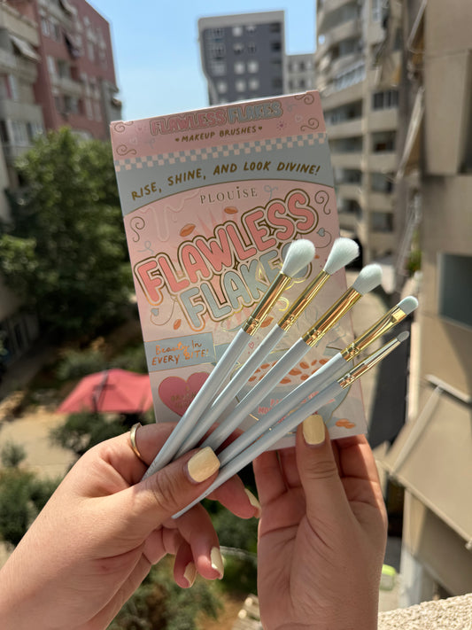Plouise
Flawless Flakes Brush Set