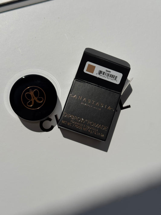 Anastasia Beverly Hills
Dipbrow Pomade