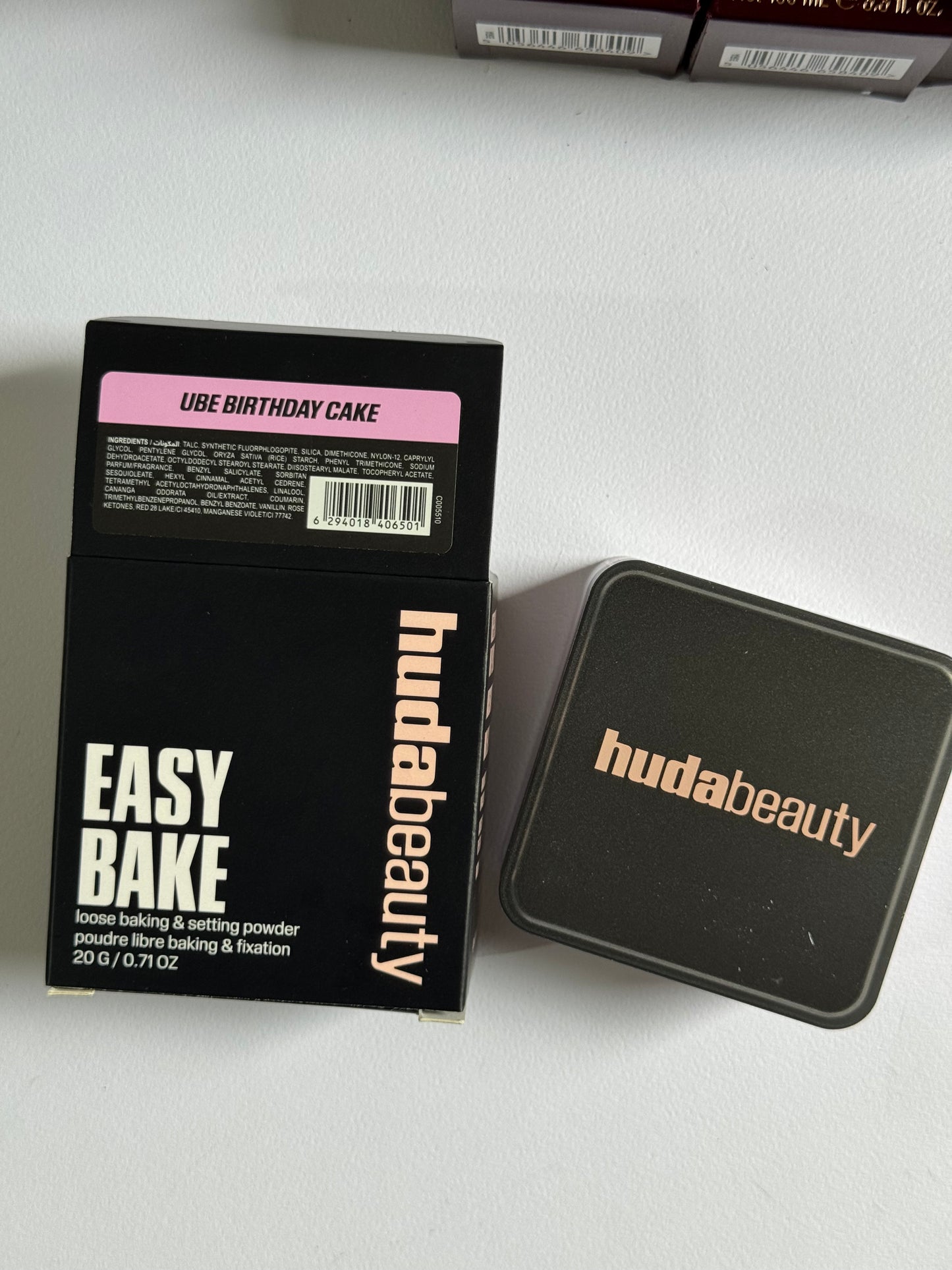 HUDA BEAUTY
Easy Bake Blurring Loose Baking & Setting Powder