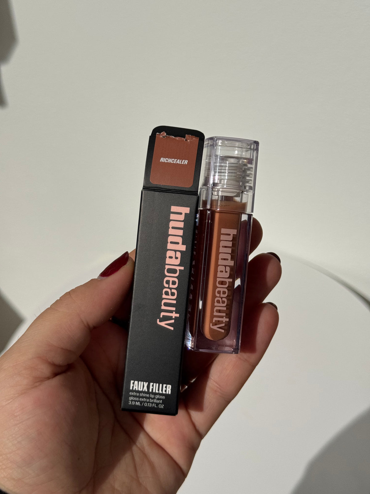 HUDA BEAUTY
Faux Filter Gloss