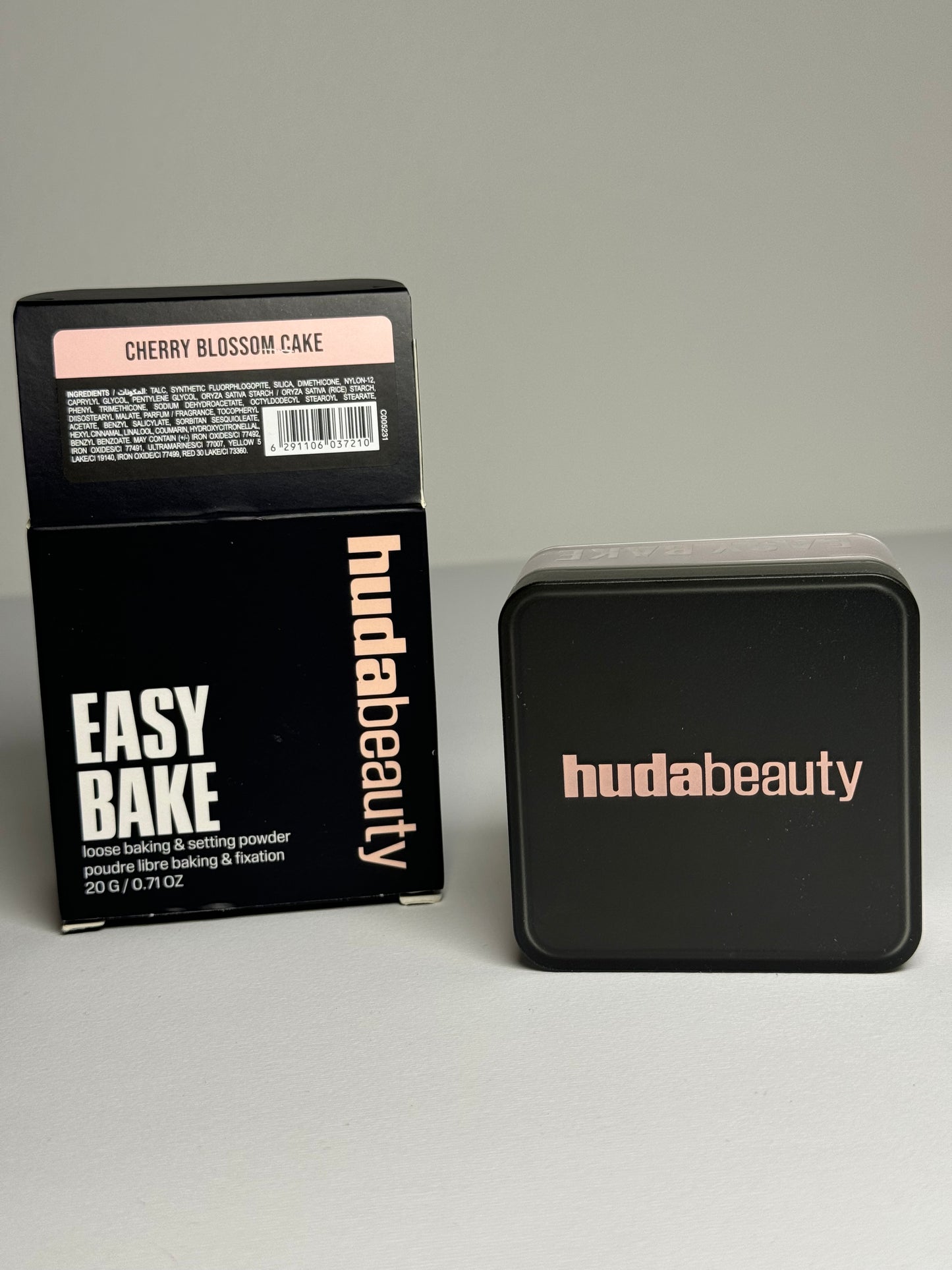 HUDA BEAUTY
Easy Bake Loose Baking & Setting Powder