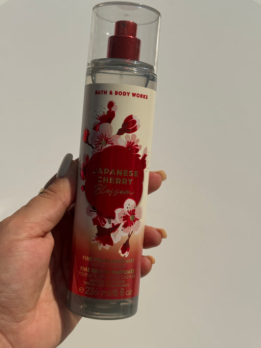 Bath & Body Works
Japanese Cherry Blossom
Fine Fragrance Mist For Body & Hair 236 ml