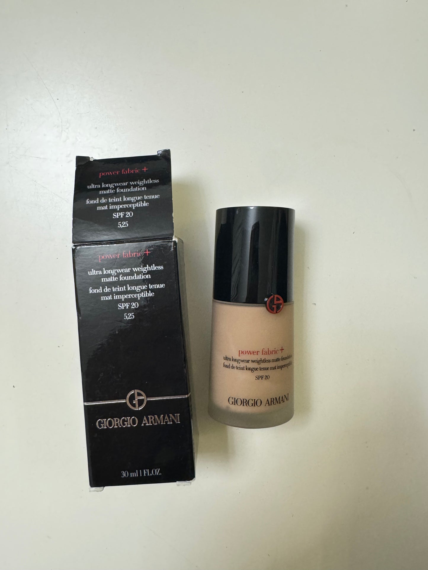 Giorgio Armani
Power Fabric + Ultra Longwear Weightless Matte Foundation SPF20