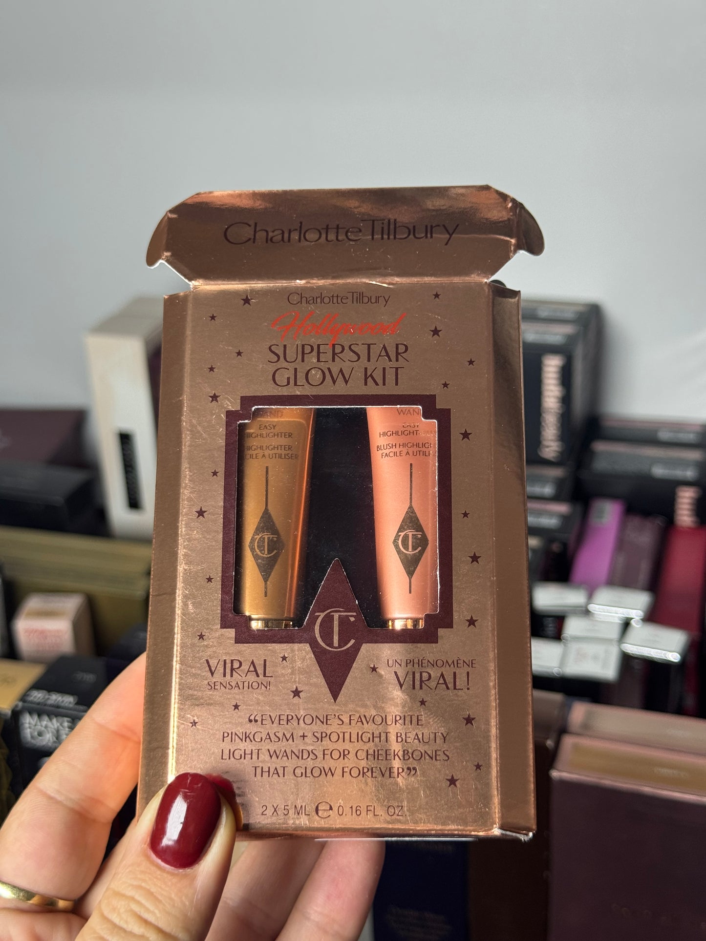 Charlotte Tilbury
Mini Hollywood Superstar Beauty Highlighter Wand Duo Gift Set