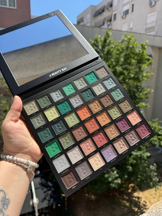 By Beauty Bay
BOTANICAL 42 Colour Palette