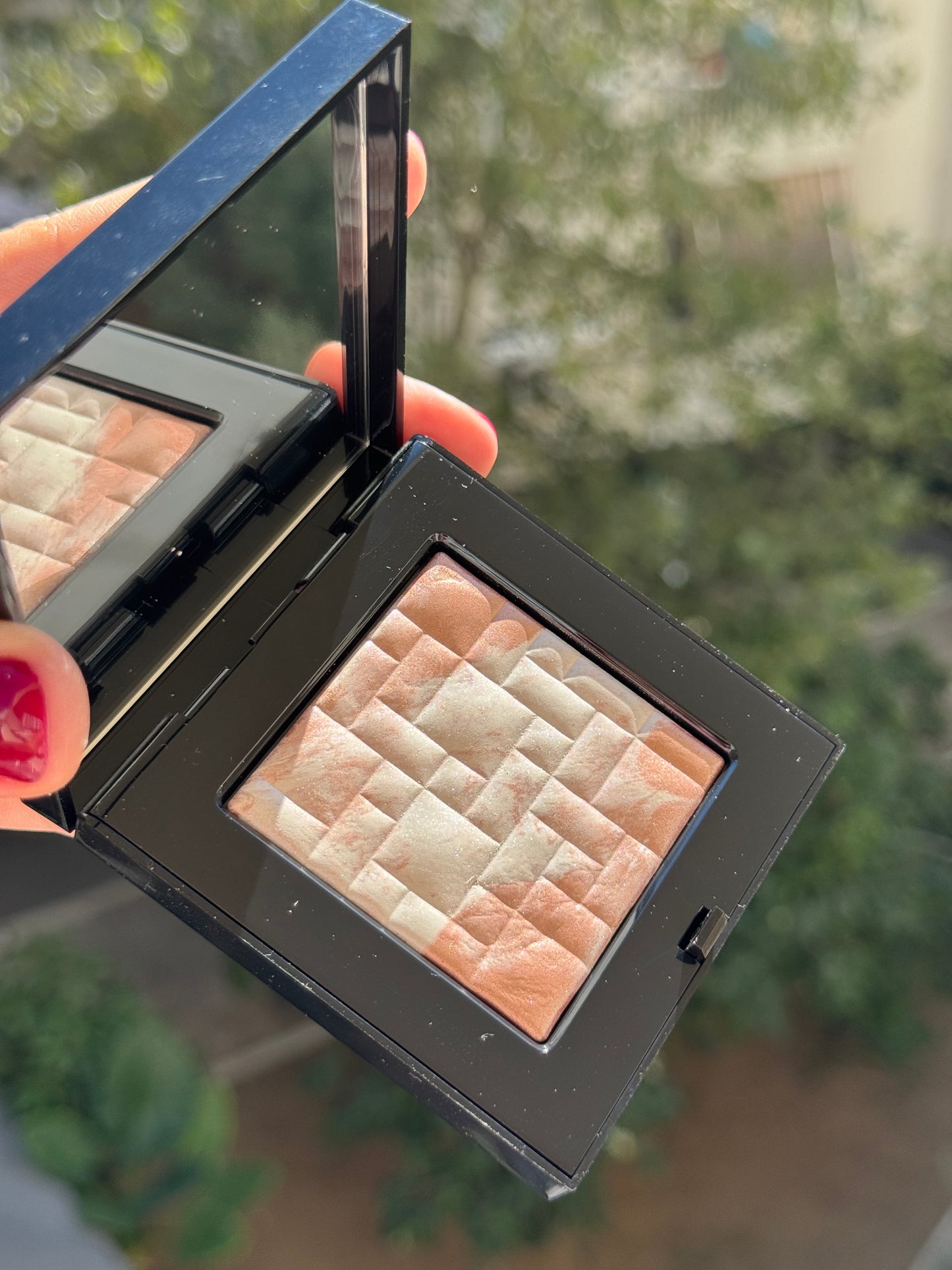 Bobbi Brown
Highlighting Powder