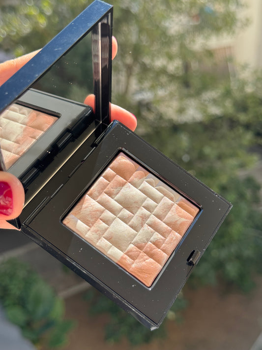 Bobbi Brown
Highlighting Powder