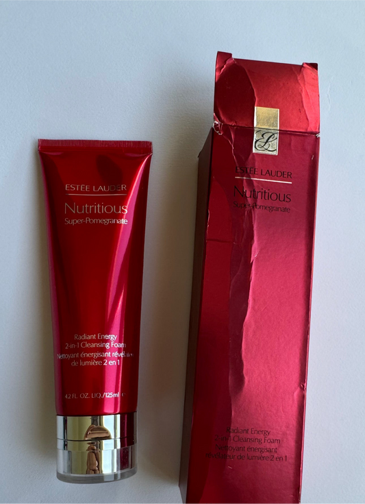 Estee Lauder
Nutritious Super-Pomegranate
2-in-1 Cleansing Foam