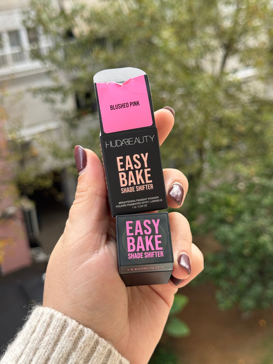 Huda Beauty
Easy Bake Shade Shifter 
Brightening  Pigment Powder