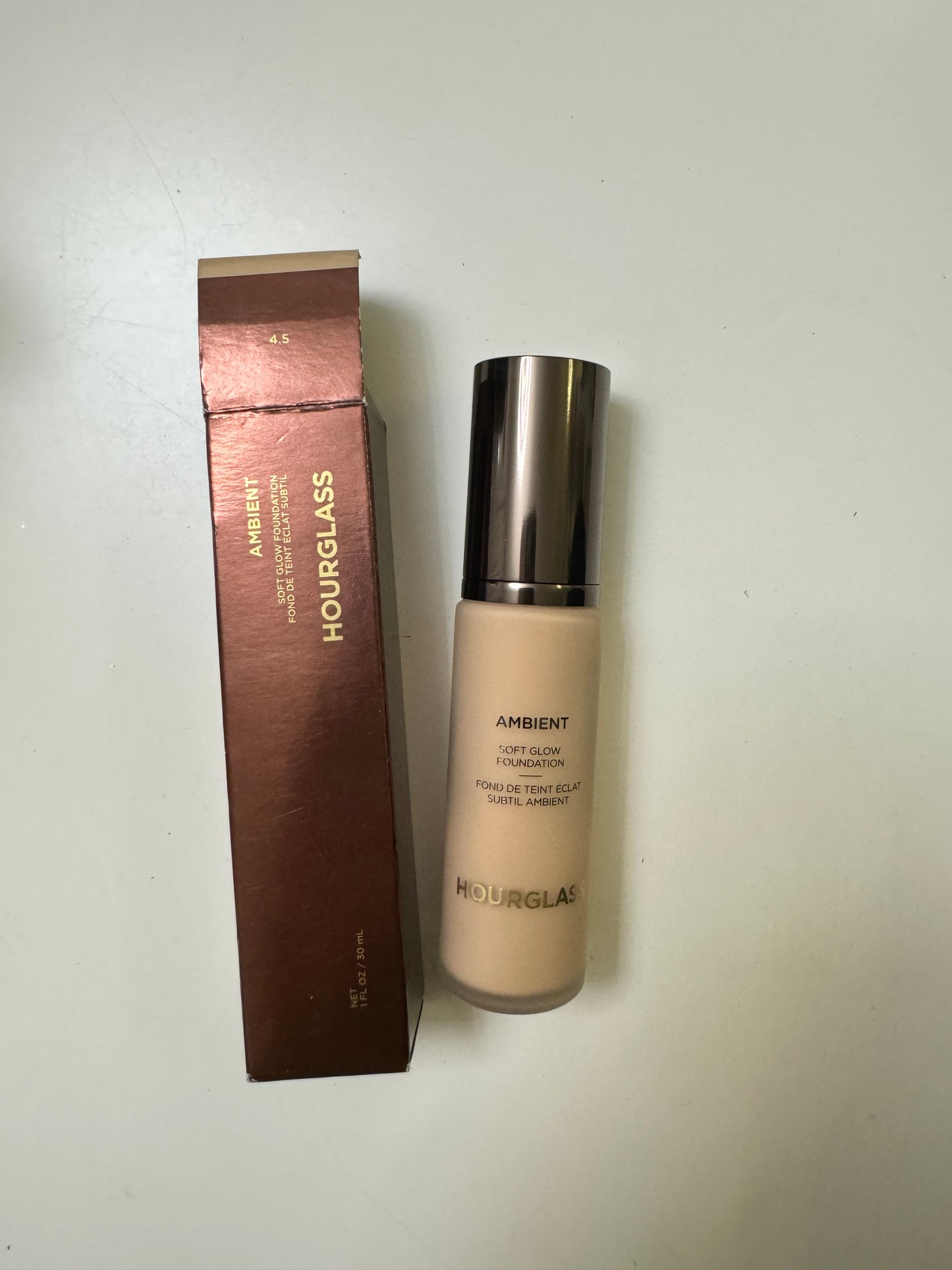 Hourglass
Ambient Soft Glow Foundation