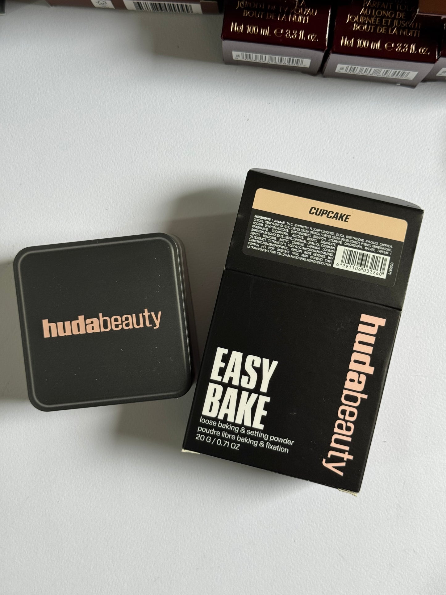 HUDA BEAUTY
Easy Bake Blurring Loose Baking & Setting Powder