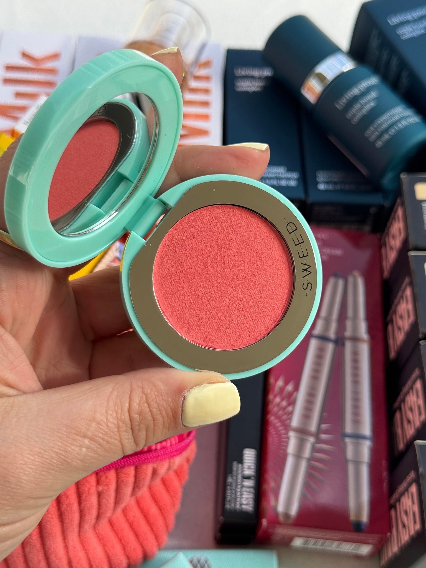 SWEED
Air Blush Cream 
Cream To Powder.Seamless,Velvet-Finish.
