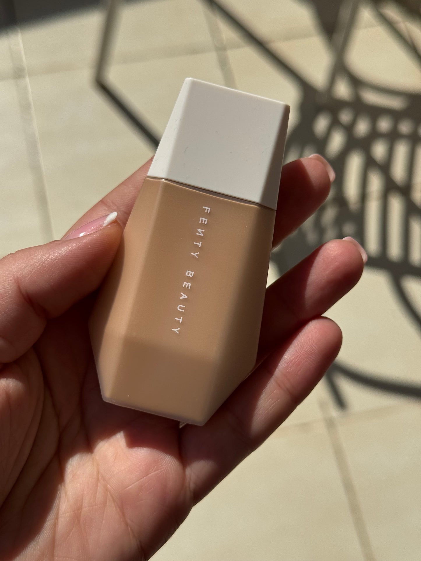 Fenty Beauty by Rihanna
Eaze Drop Blurring Skin Tint