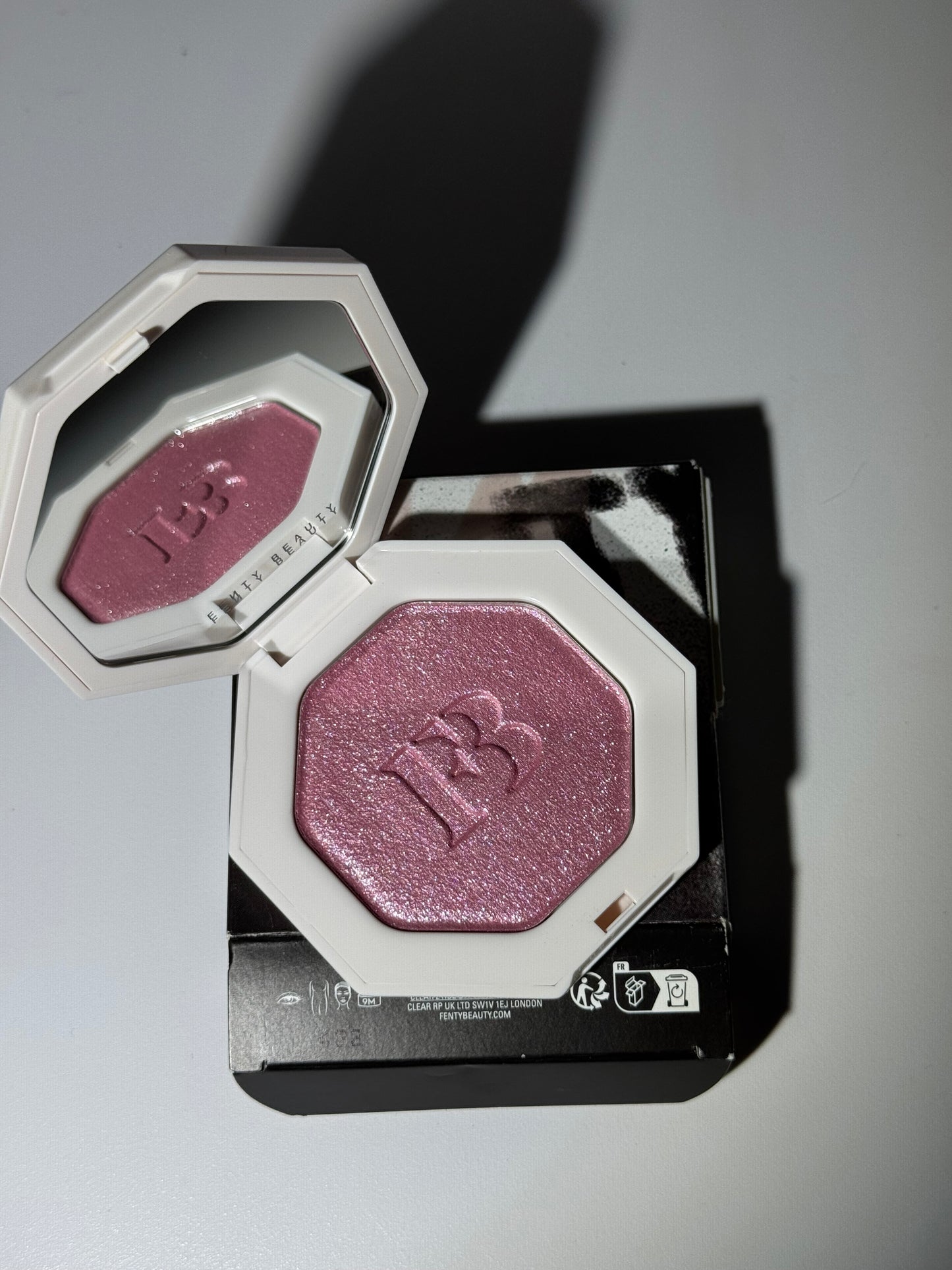 Fenty Beauty by Rihanna
Killawatt Freestyle Highlighter