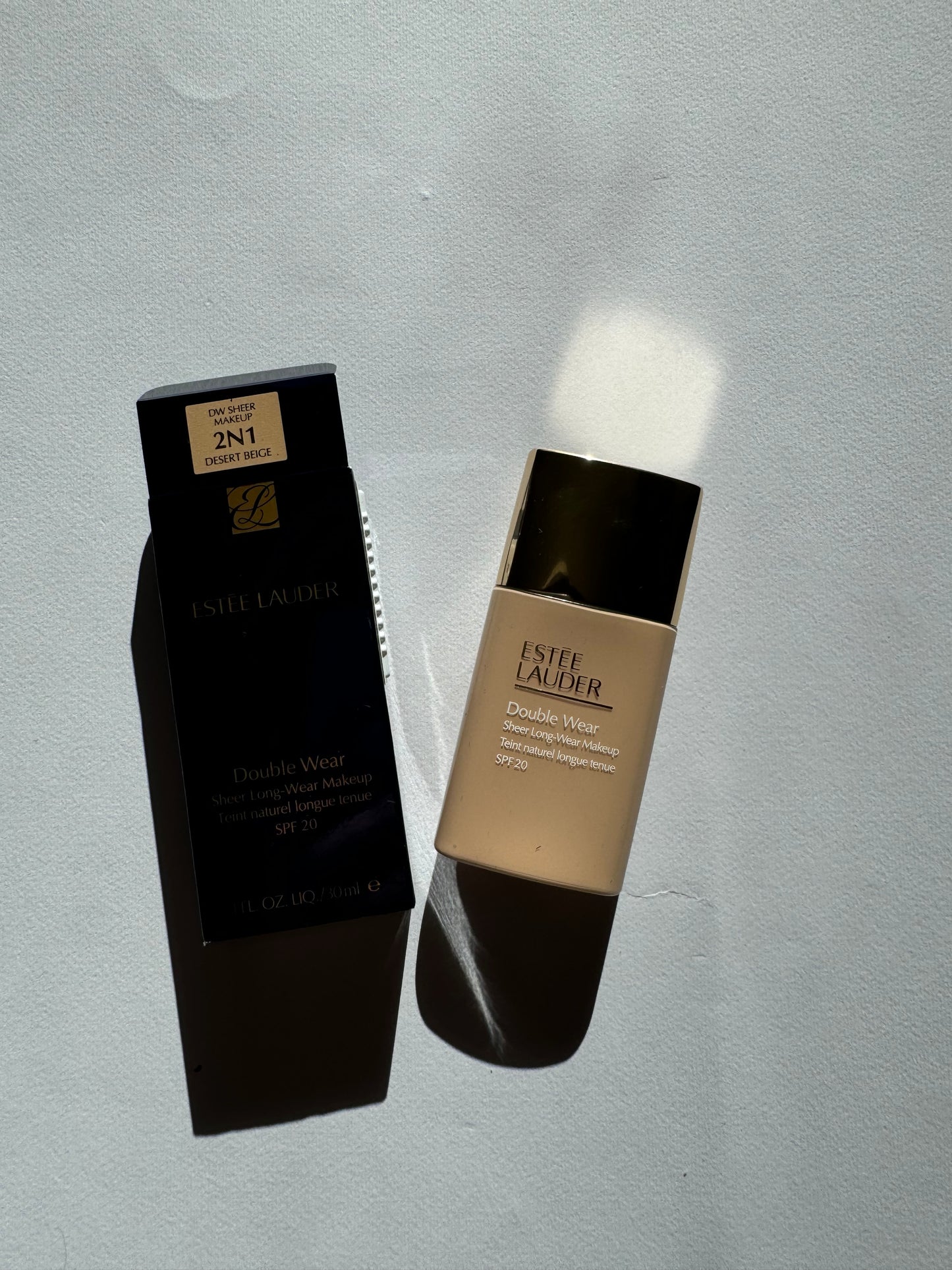 Estee Lauder 
Double Wear Sheer Long Wear Makeup