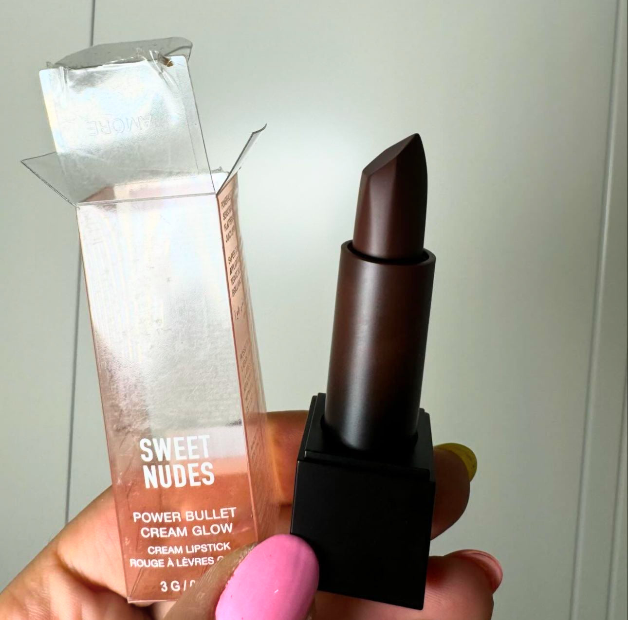 HUDA BEAUTY
Power Bullet Cream Glow Hydrating Lipstick