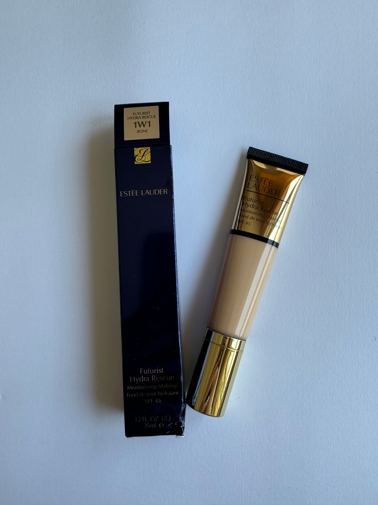 Estée Lauder
Futurist Hydra Rescue Moisturizing Foundation SPF 45 with Vitamin E