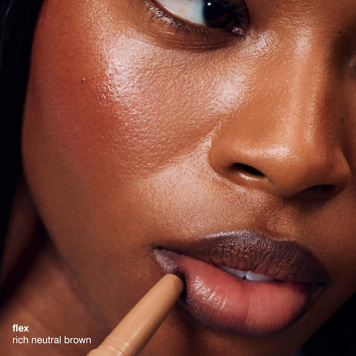 rhode
Peptide Lip Shape Contouring Lip Shaper