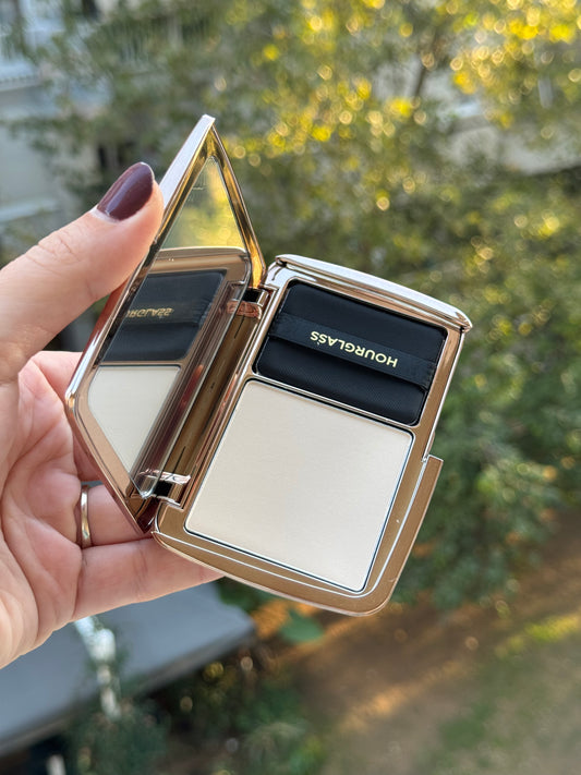 Hourglass
Vanish Airbrush Pressed Powder