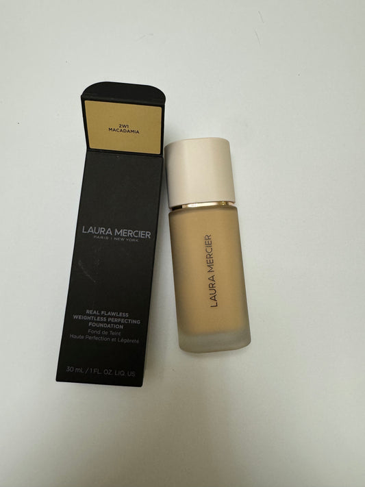 Laura Mercier
Real Flawless Weightless Perfecting Waterproof Foundation