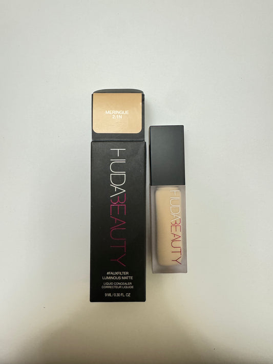 HUDA BEAUTY
#FauxFilter Matte Buildable Coverage Waterproof Concealer