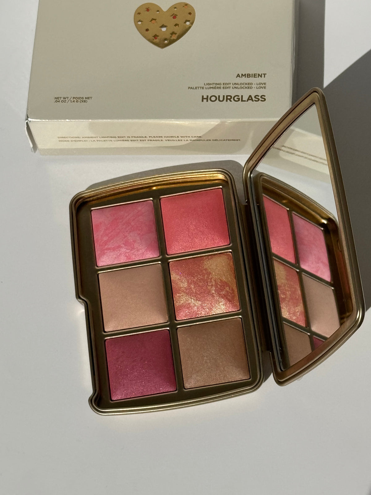 Hourglass
Ambient Lighting Edit Unlocked Palette
Love Palette