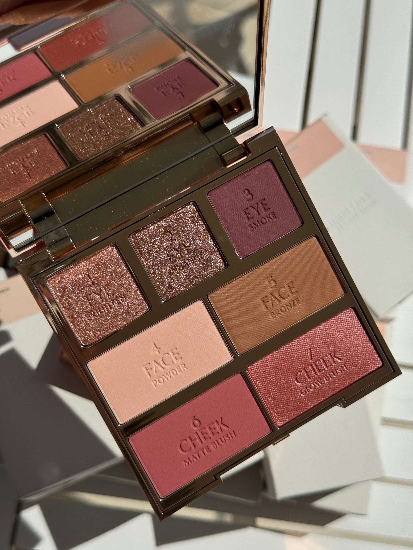 Charlotte Tilbury
Hollywood Instant Look In A Palette
Dreamy, Bronzed Beauty