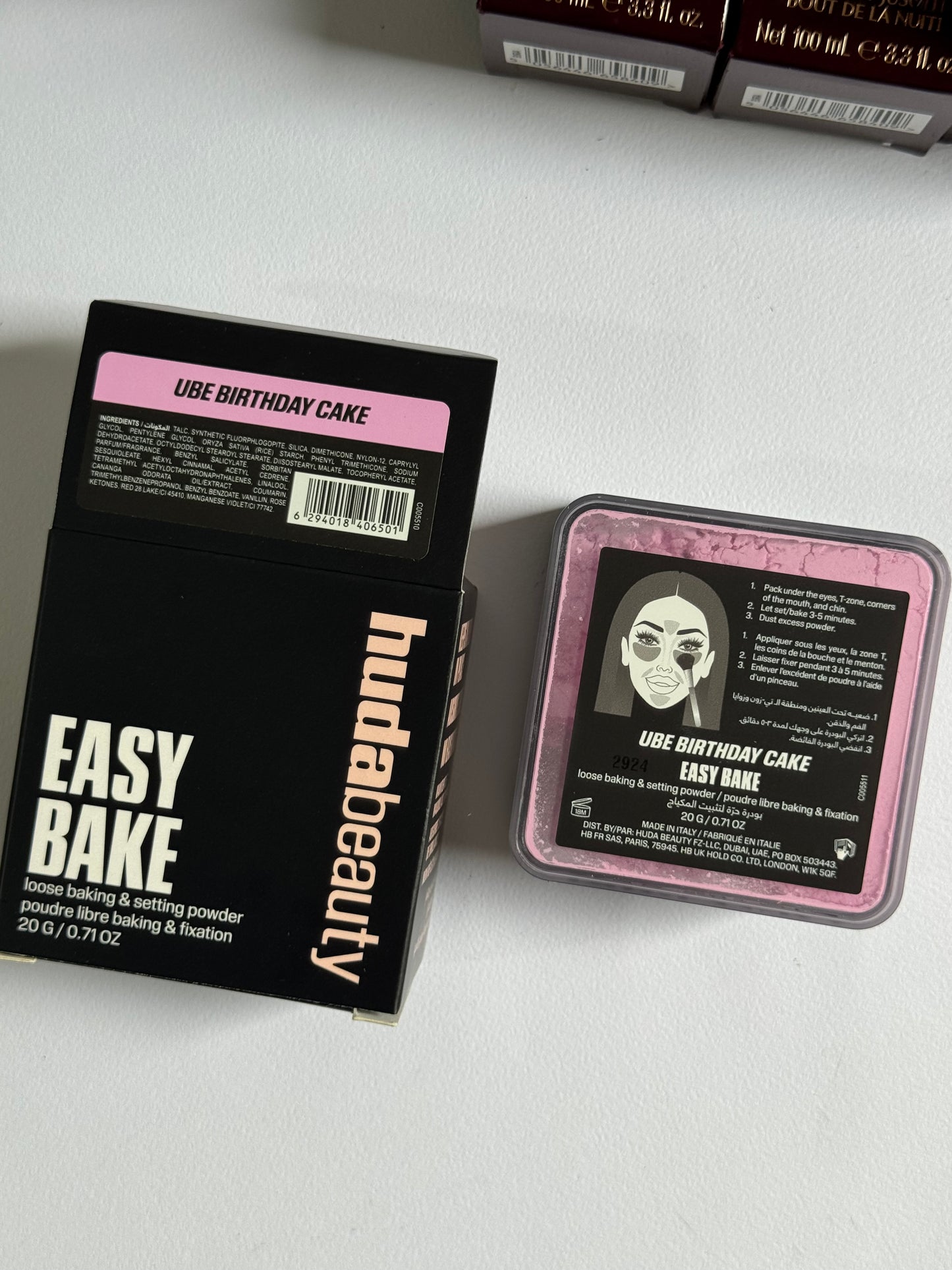 HUDA BEAUTY
Easy Bake Blurring Loose Baking & Setting Powder