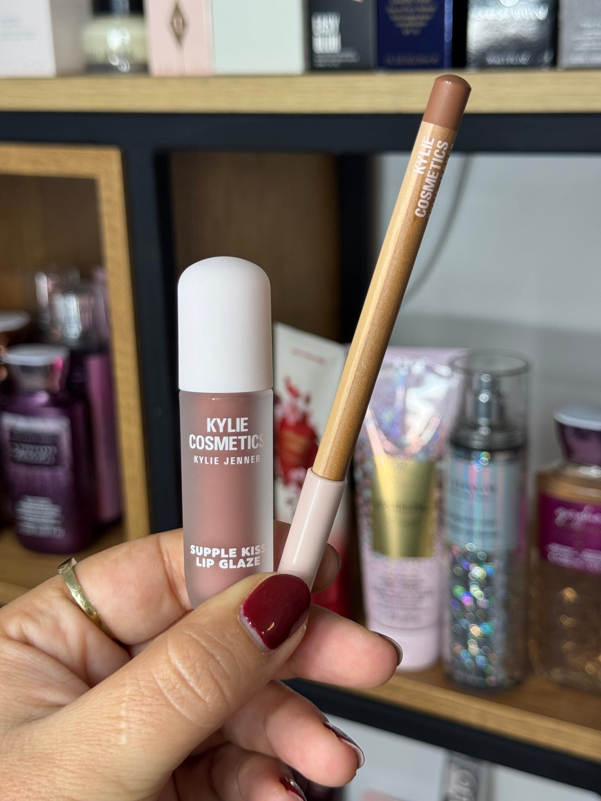 Kylie Jenner
Glossy Lip Kit