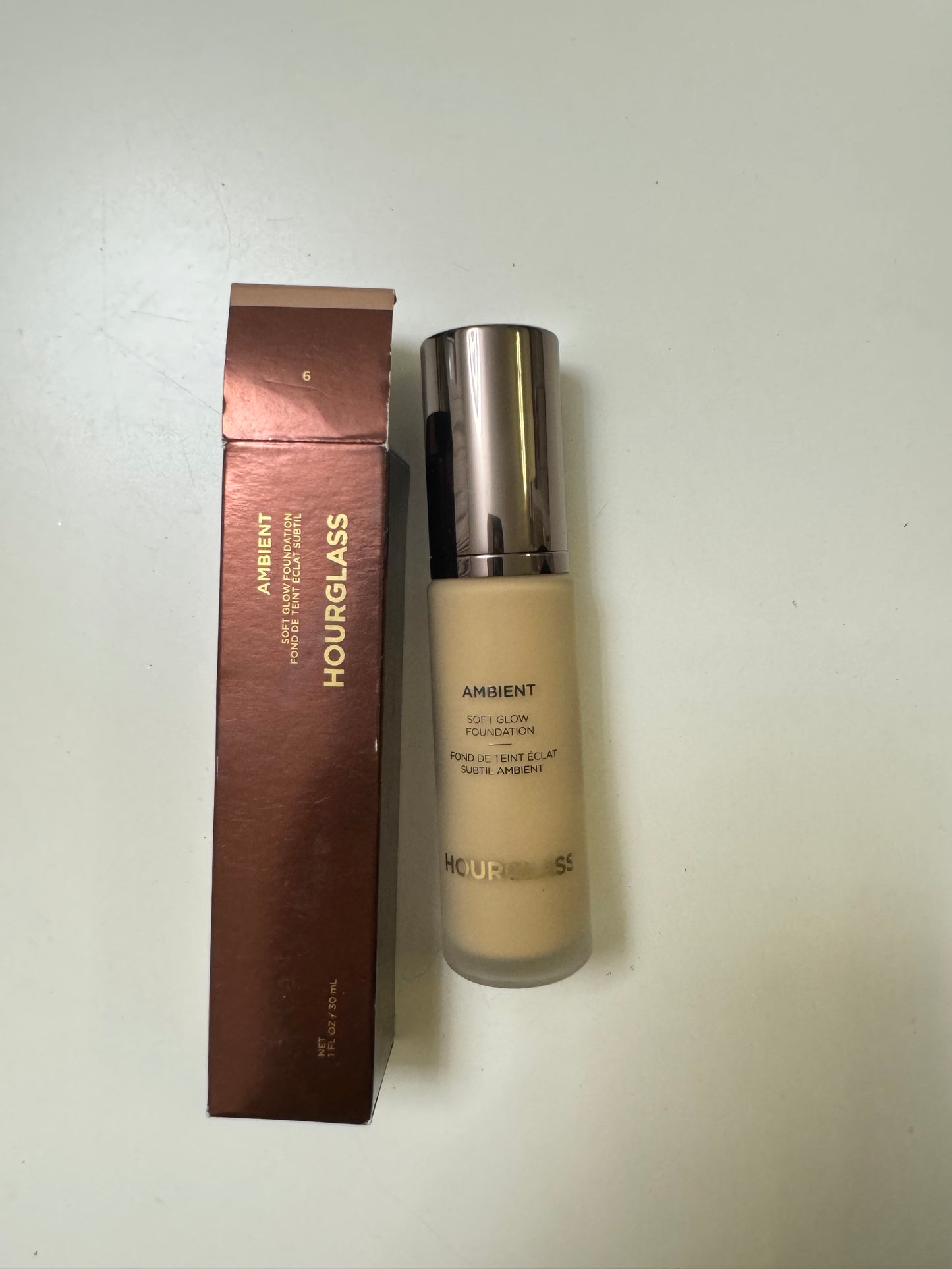 Hourglass
Ambient Soft Glow Foundation