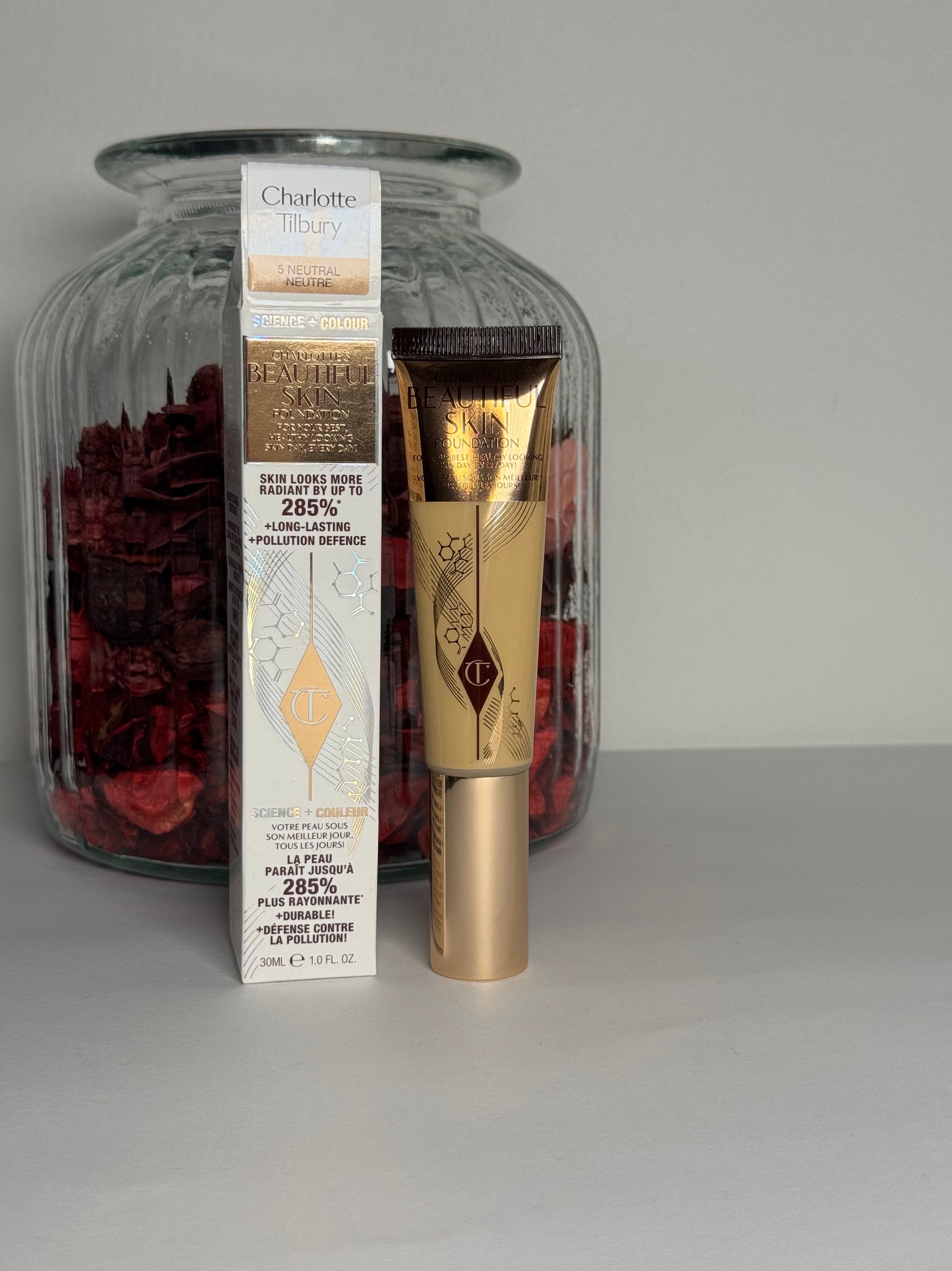 Charlotte Tilbury
Beautiful Skin Medium Coverage Liquid Foundation with Hyaluronic Acid