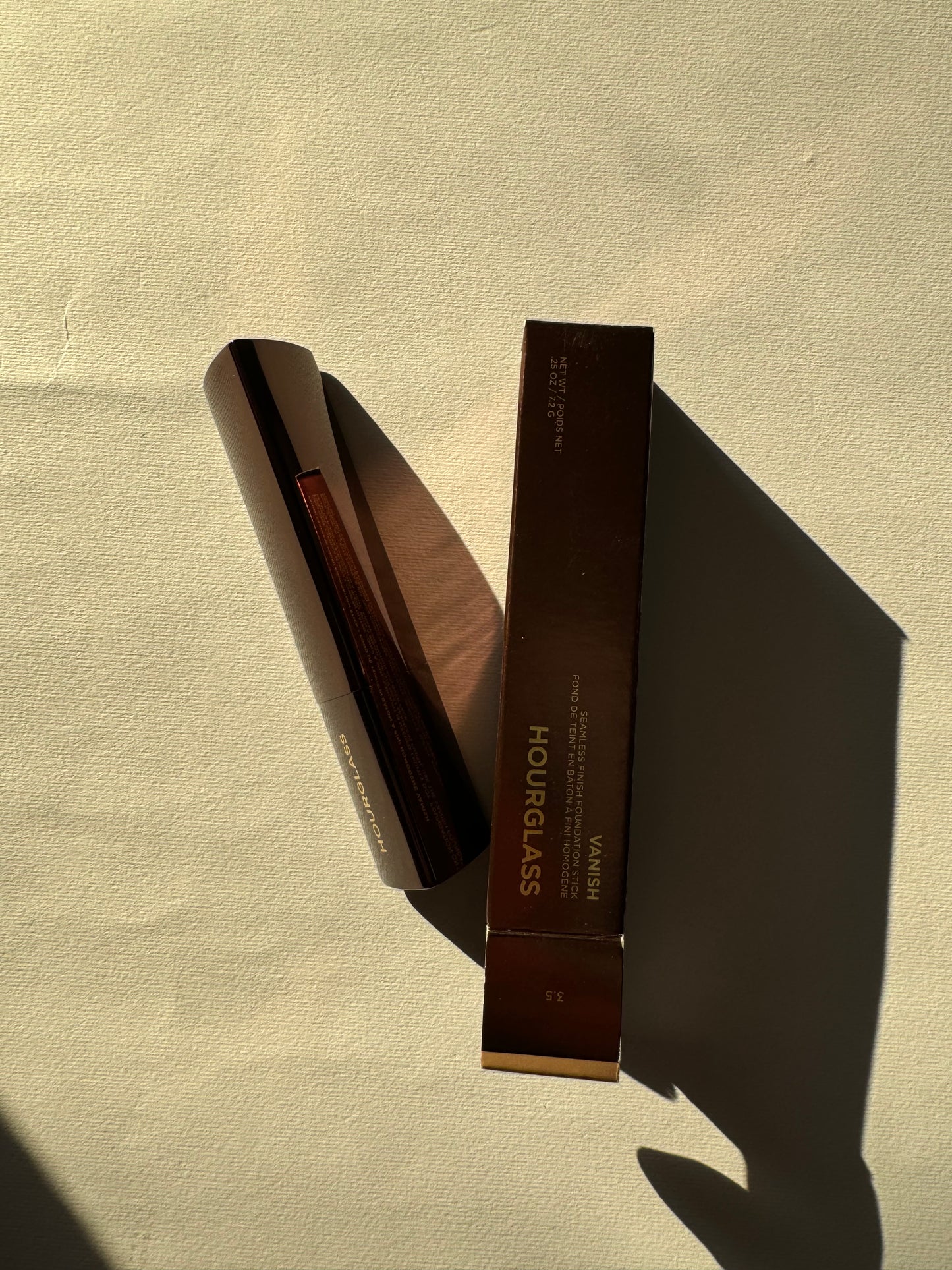 Hourglass
Vanish™ Seamless Finish Foundation Stick