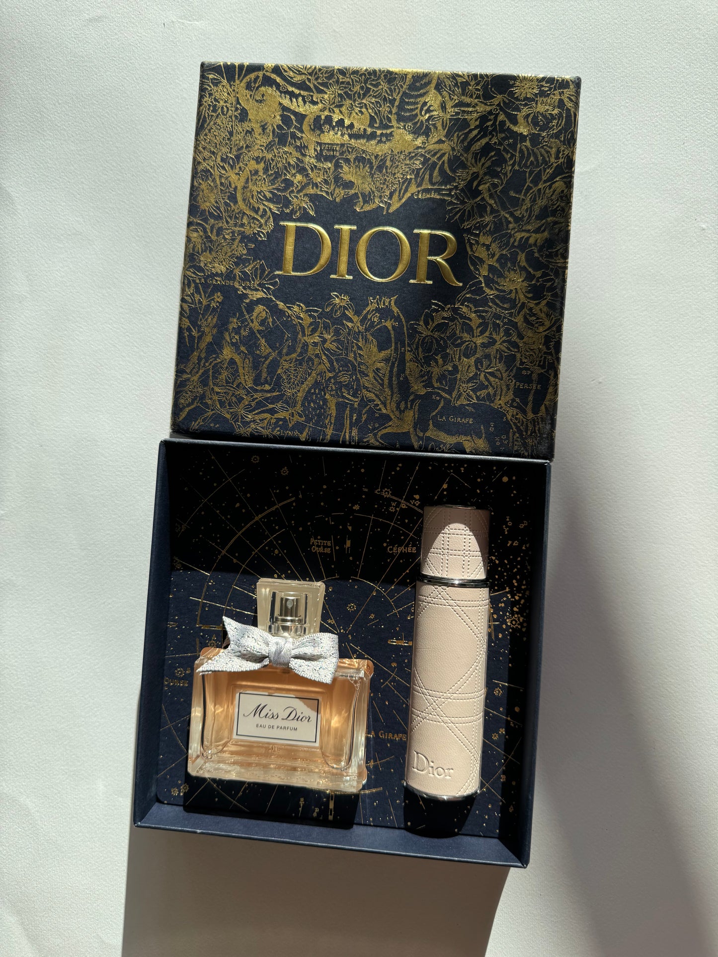 Dior Gift Set 🎀
-Miss Dior Eau De Parfum 50 ml
-Miss Dior Eau De Parfum Travel Spray 10 ml