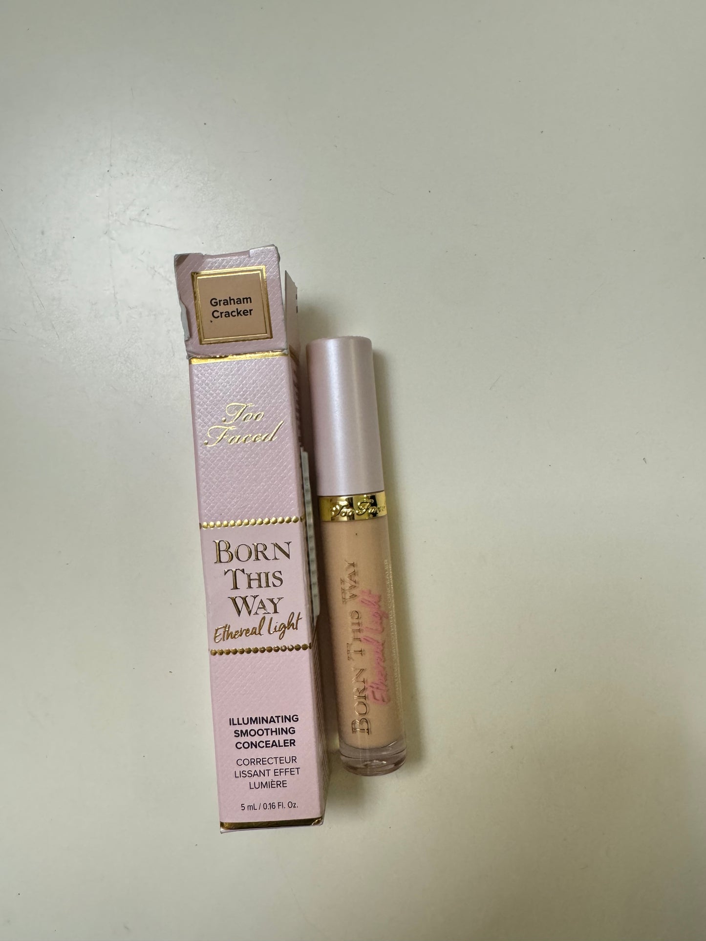 Too Faced
Born This Way Ethereal Light Illuminating Smoothing Concealer