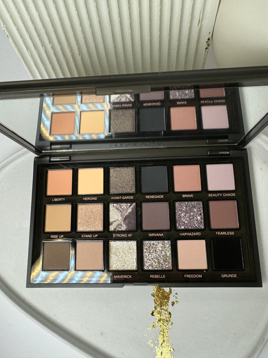 HUDA BEAUTY
Pretty Grunge Eyeshadow Palette