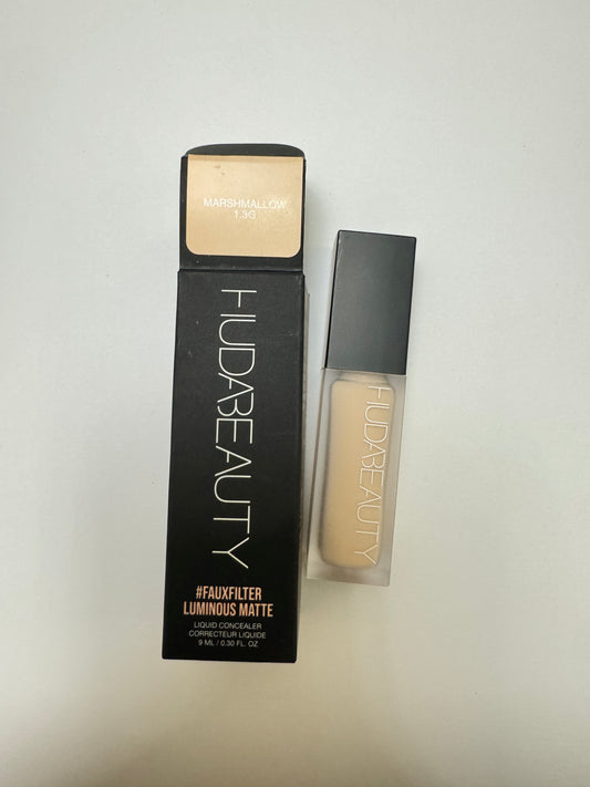 HUDA BEAUTY
#FauxFilter Matte Buildable Coverage Waterproof Concealer