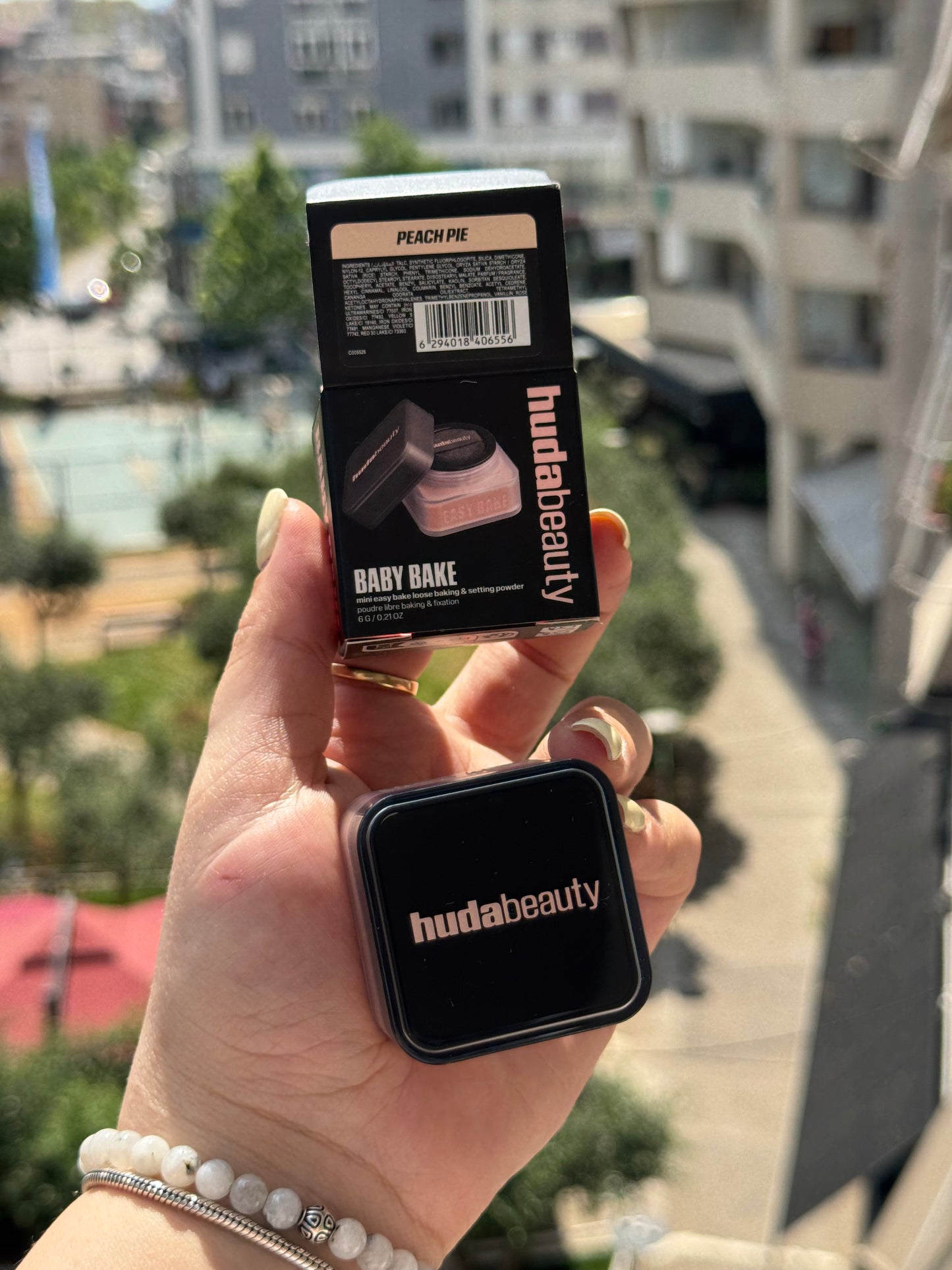 HUDA BEAUTY
Mini Easy Bake Loose Baking & Setting Powder