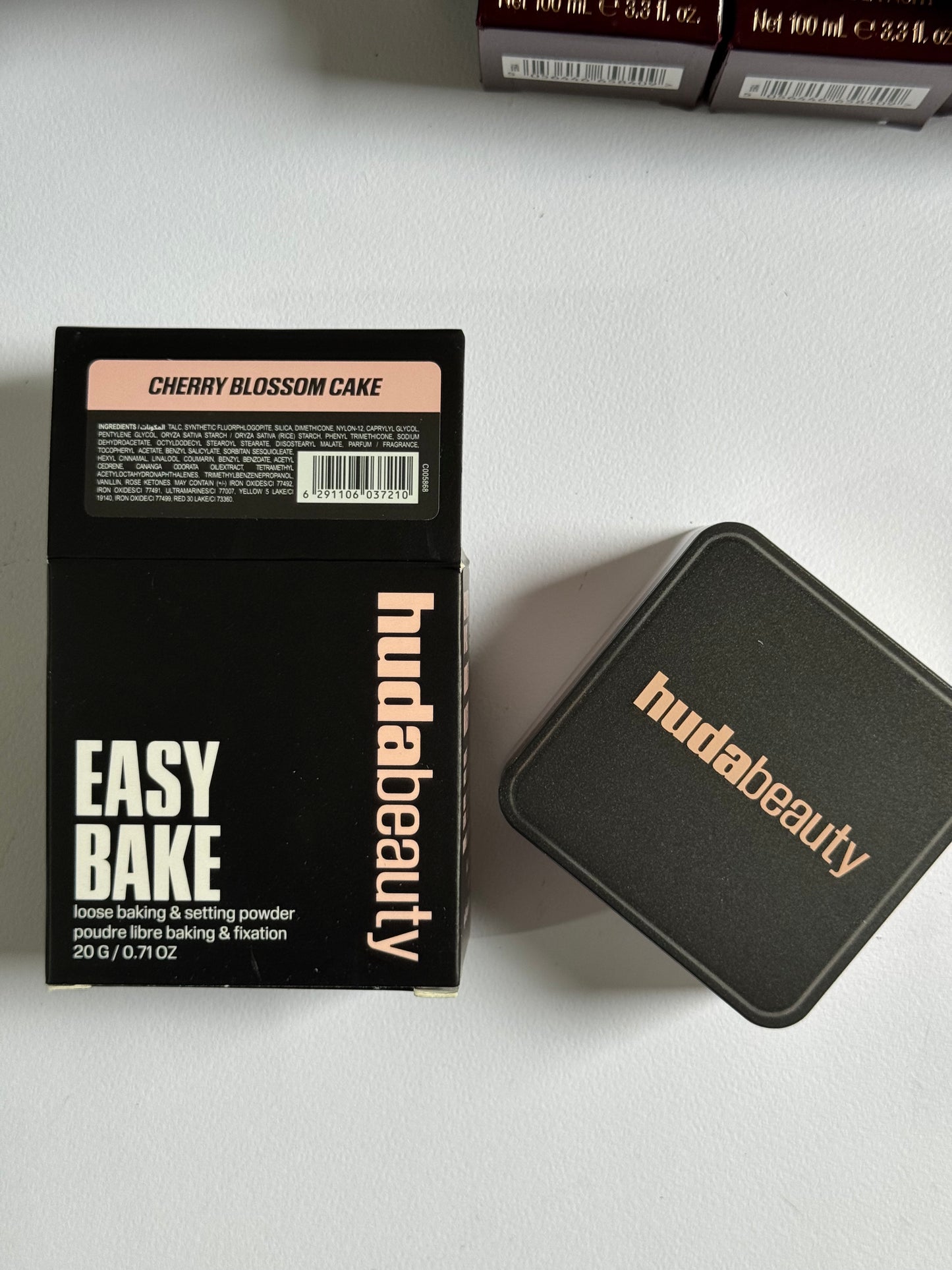 HUDA BEAUTY
Easy Bake Blurring Loose Baking & Setting Powder