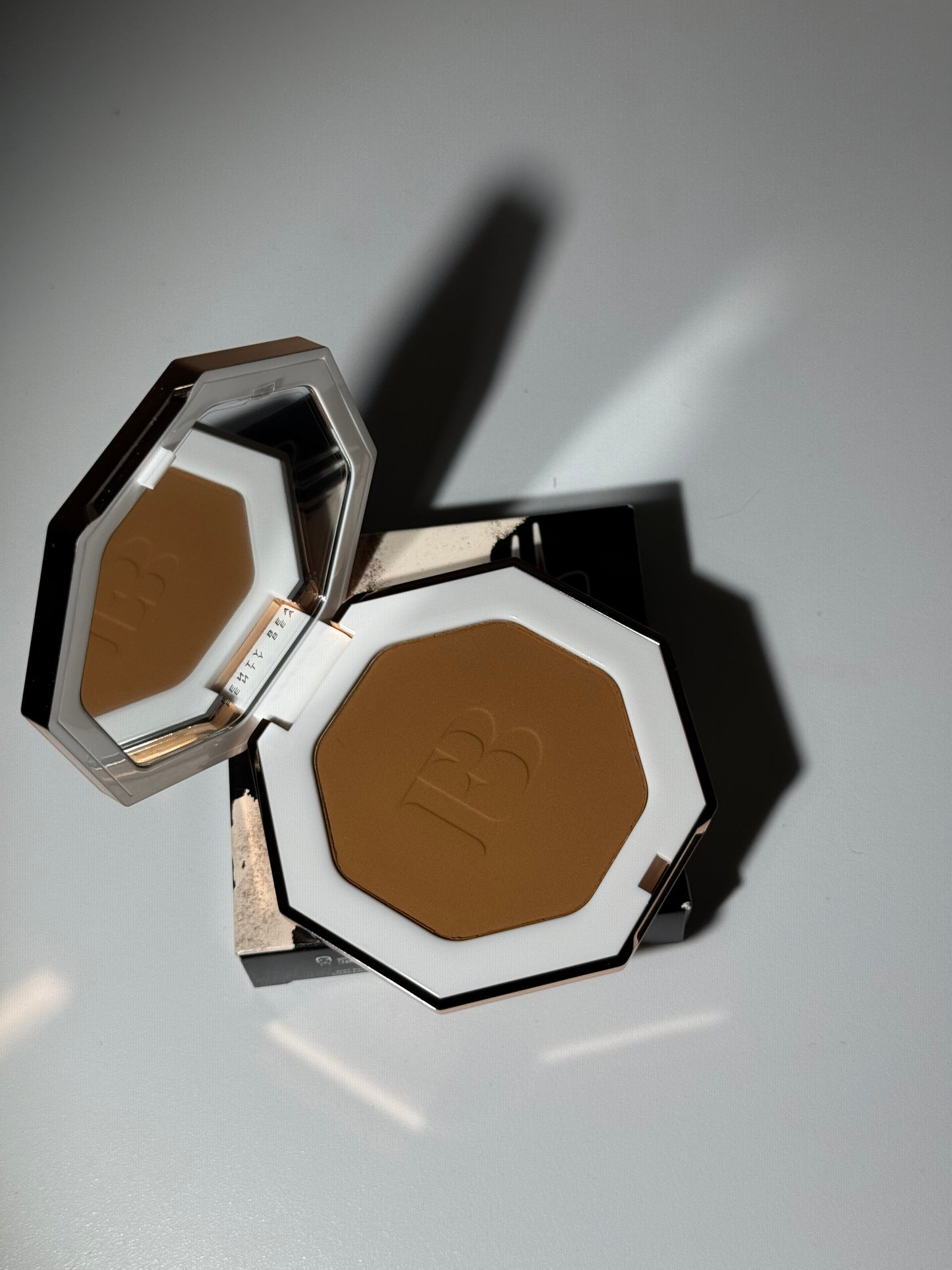 Fenty Beauty by Rihanna
Sun Stalk’r Instant Warmth Bronzer