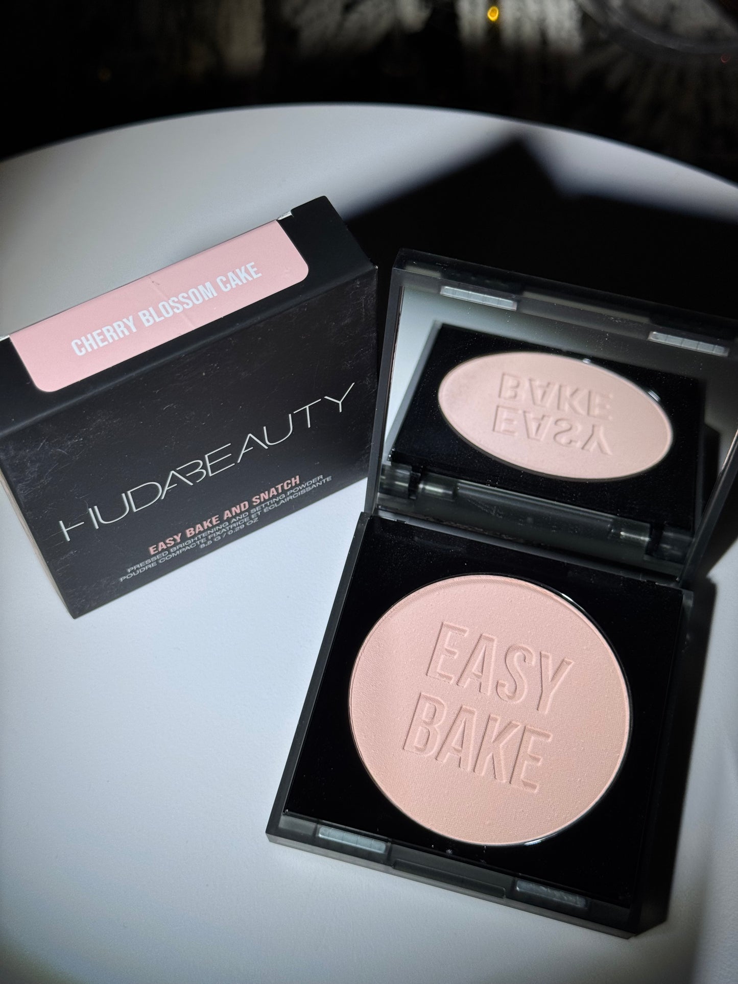 HUDA BEAUTY
Easy Bake and Snatch Pressed Talc-Free Brightening and Setting Powder