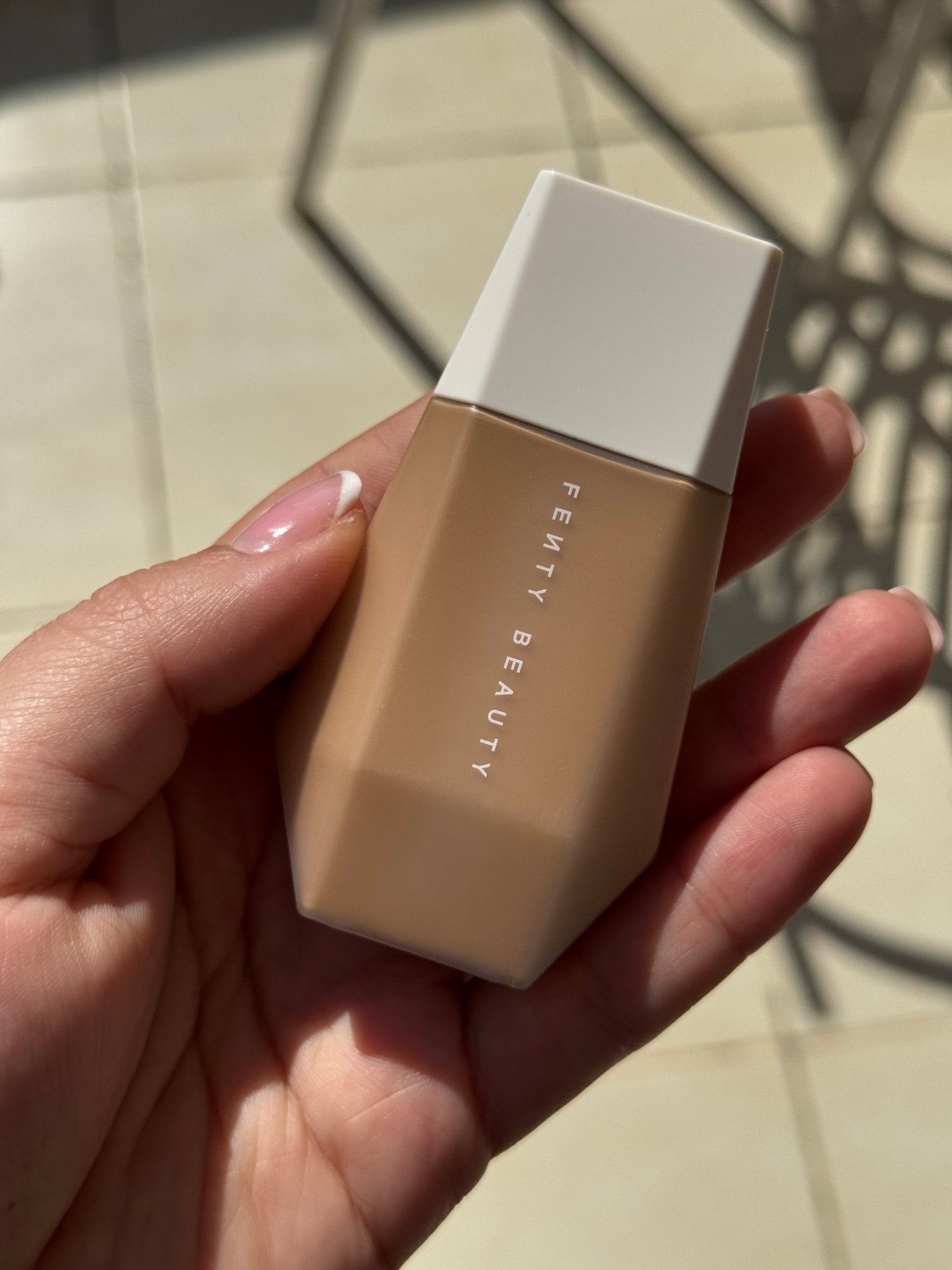 Fenty Beauty by Rihanna
Eaze Drop Blurring Skin Tint