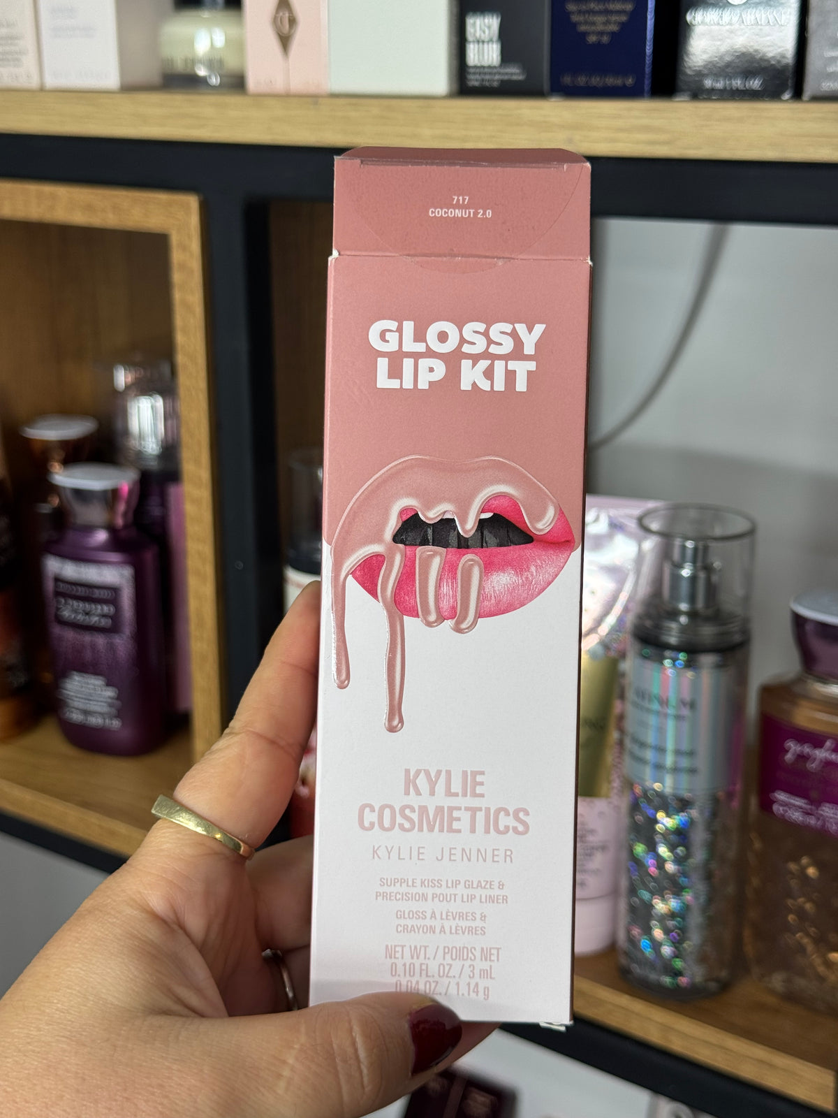 Kylie Jenner
Glossy Lip Kit