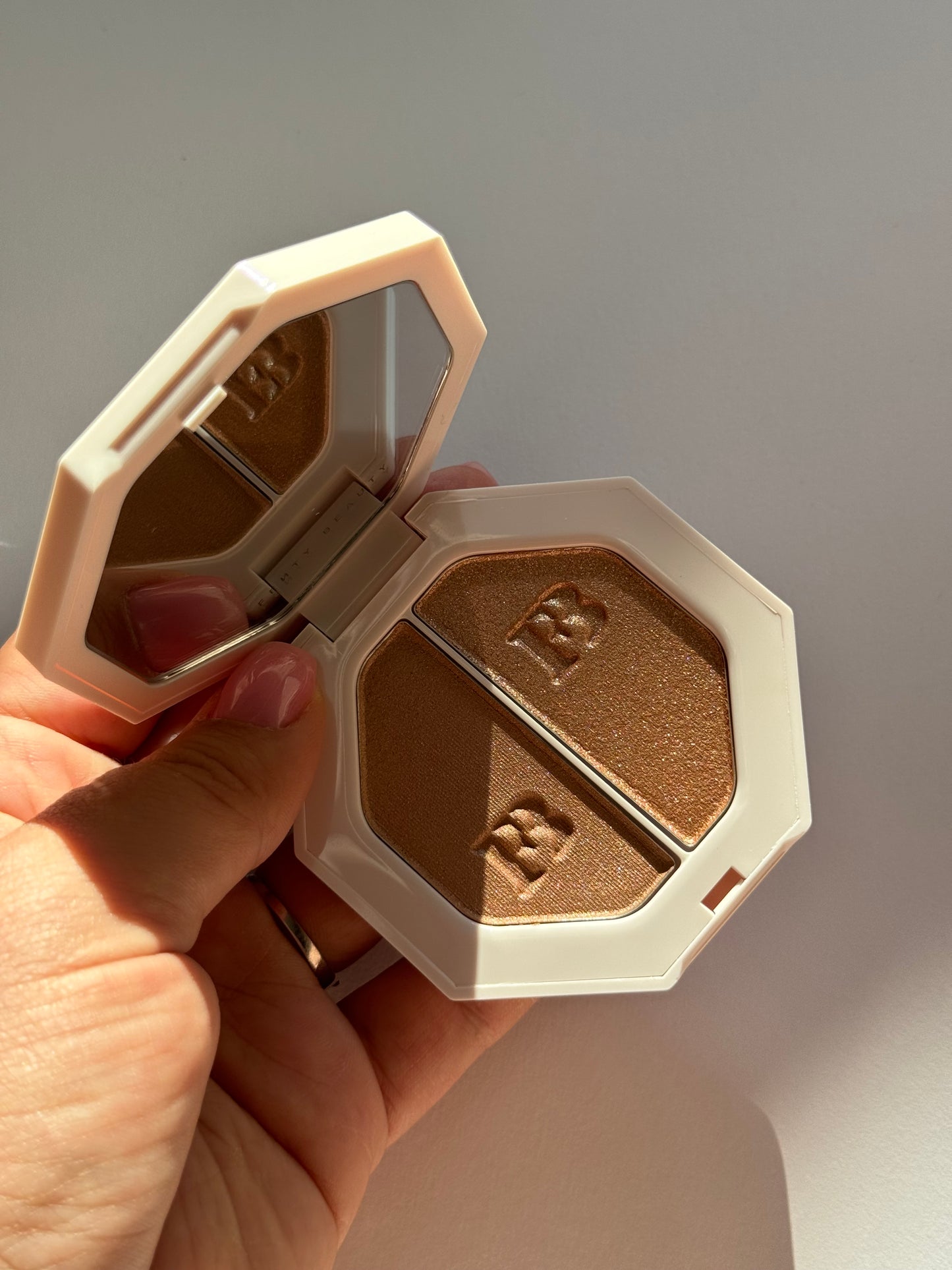 Fenty Beauty by Rihanna
Killawatt Freestyle Highlighter